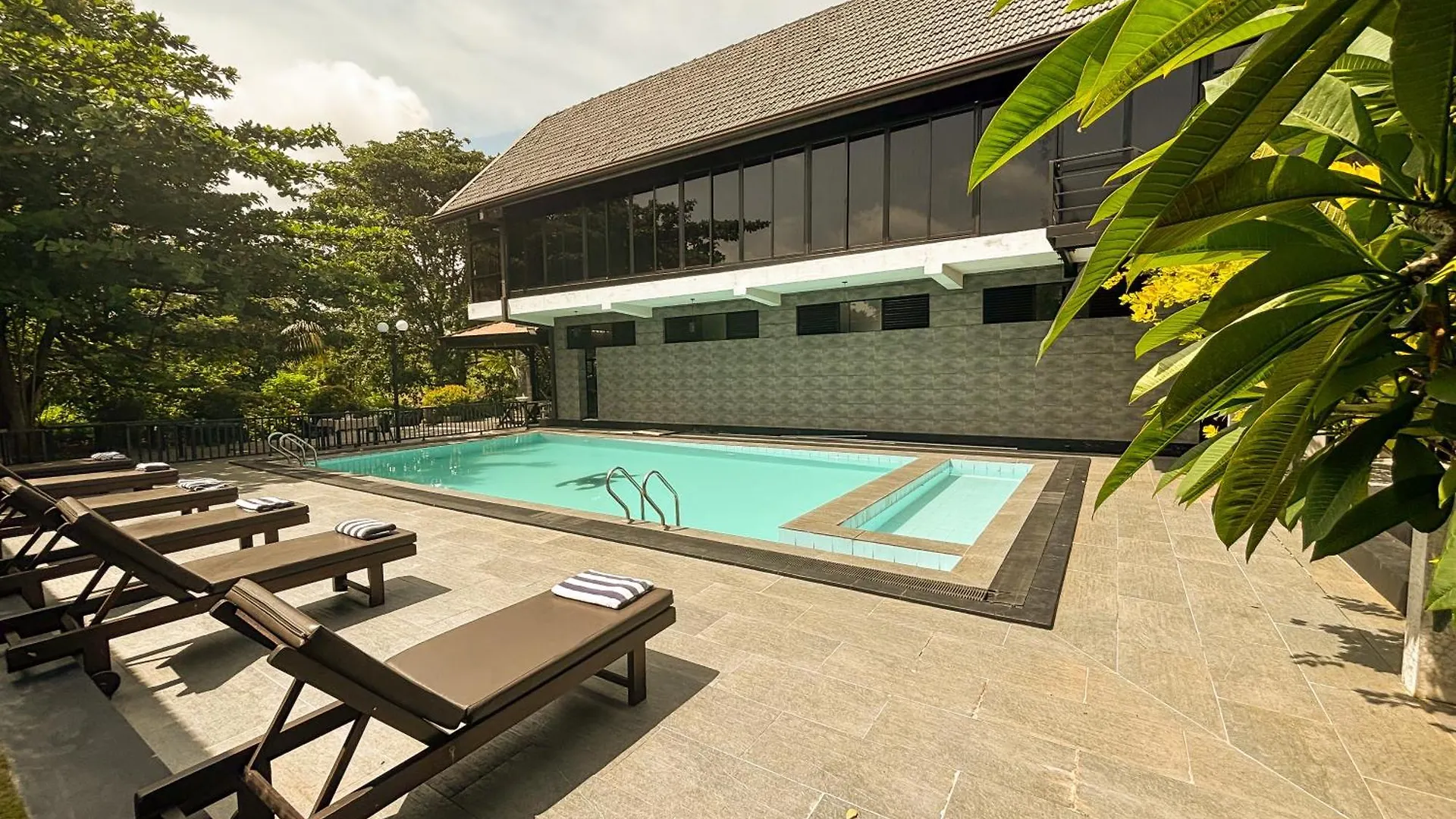 3R Resort By Blue Bird Negombo