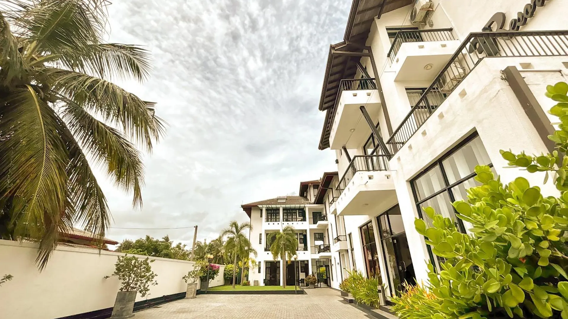 3R Resort By Blue Bird Negombo 3*,